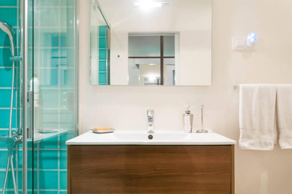 Explore Center From An Elegant Urban Retreat