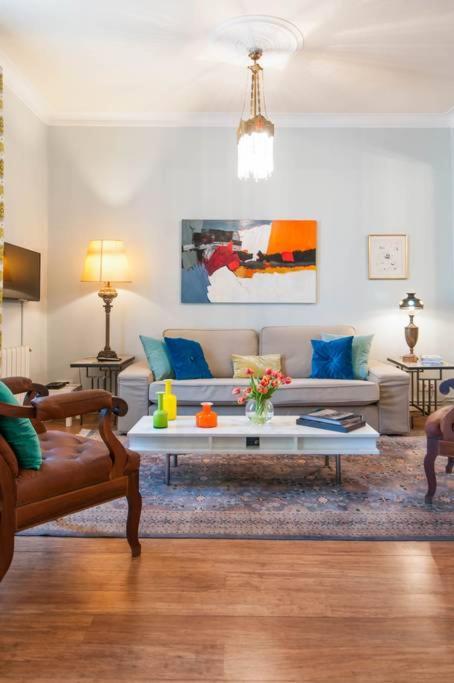 Explore Center From An Elegant Urban Retreat *