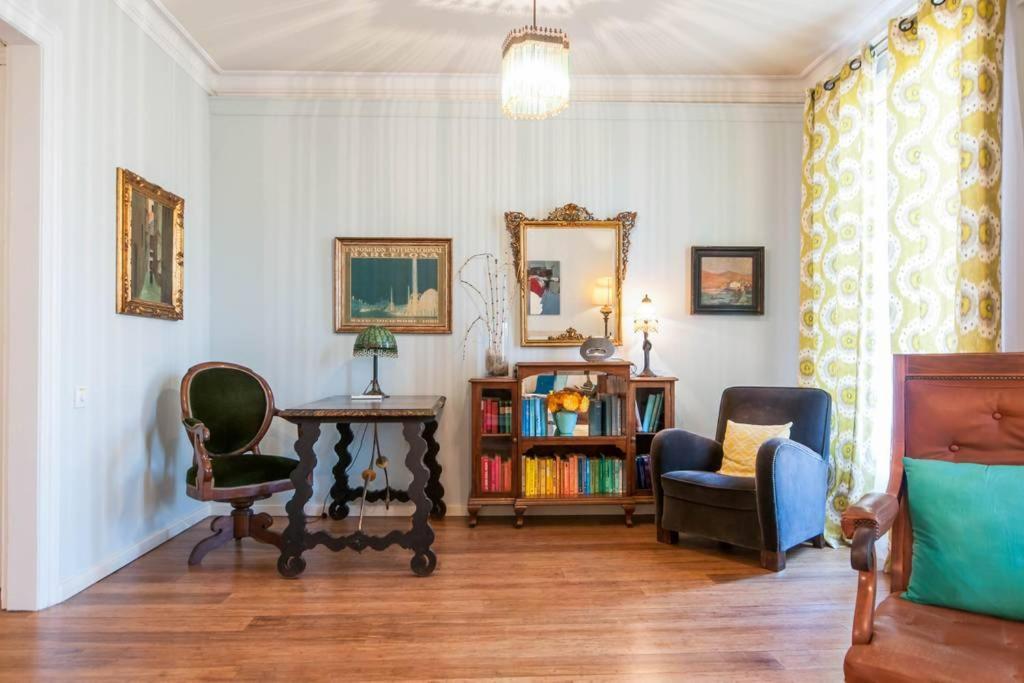 Explore Center From An Elegant Urban Retreat Appartement *