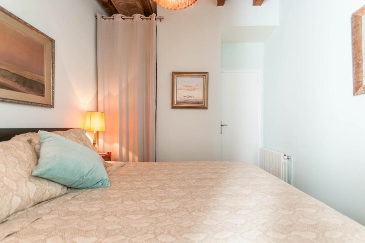 Explore Center From An Elegant Urban Retreat Apartment *
